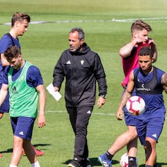 El Cádiz entrena con todos menos con Garrido