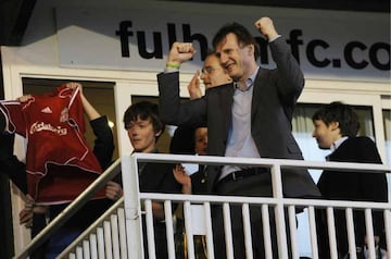 El actor norirlandés es fanático del Liverpool y muy seguido se le puede ver apoyando a los Reds.