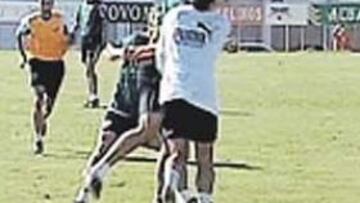 <b>MULTA.</b> El club va amultar a los jugadores por este penoso espectáculo.