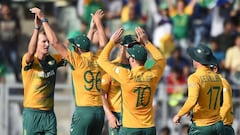 De Villiers guides South Africa past Afghanistan