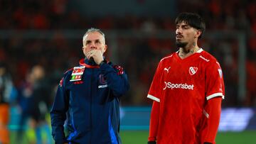 Futbol, Independiente vs Universidad de Chile.
Octavos de final, Copa Sudamericana 2025.
El entrenador de Universidad de Chile Gustavo Alvarez es fotografiado durante el partido de vuelta de los octavos de final de la Copa Sudamericana contra Independiente disputado en el estadio Libertadores de America de Buenos Aires, Argentina.
20/08/2025
Javier Vergara/Photosport
Football, Independiente vs Universidad de Chile.
Round of 16, 2025 Copa Sudamericana Championship.
Universidad de Chile head coach Gustavo Alvarez is pictured during a round of 16, second leg match of the Copa Sudamericana Championship against Independiente at the Libertadores de America stadium in Buenos Aires, Argentina.
20/08/2025
Javier Vergara/Photosport