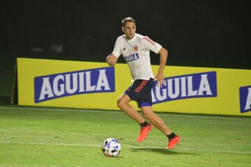 Colombia entrenó por última vez en la sede deportiva de Barranquilla antes de enfrentar este viernes a Venezuela por la primera fecha de las eliminatorias. Carlos Queiroz ultimó detalles tácticos para el partido y se vio a todos los jugadores bastante activos. Probaron definición, centros y defensa durante la jornada. 