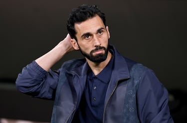 El “meditado y feo” look de Guardiola reabre el debate del chándal