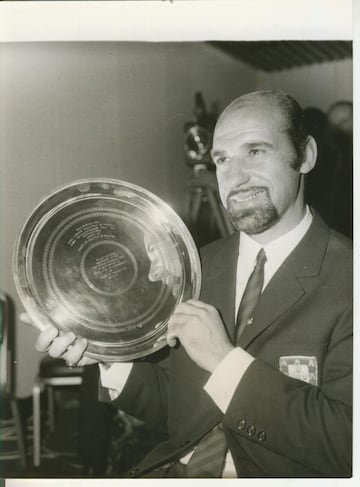 Germano es conocido como uno de los mejores defensas en la historia de Portugal y Benfica. Ganó ocho títulos con el club, incluidas dos copas de Europa. Desafortunadamente, su participación en el Mundial de 1966 fue poco destacable y tuvo que entregar la capitanía.