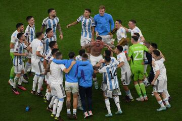 La Albiceleste celebra por todo alto la clasificación la victoria y la clasificación para la final.