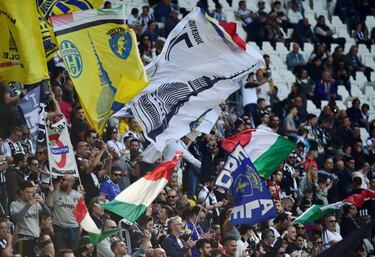 Juventus beat Fiorentina to seal eighth successive Serie A title