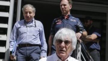 Ecclestone, Todt y Horner saliendo de la reunión en la que se ha discutido la calificación en Bahrain.