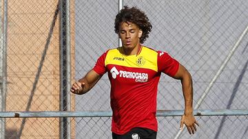 El Zaragoza anuncia la cesión del defensa Rolf Feltscher