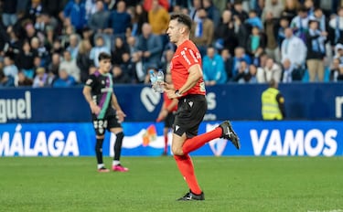 Las botellas lanzadas en La Rosaleda costarán una multa al Málaga CF