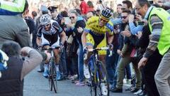 Alberto Contador y el alem&aacute;n Simon Geschke en el dur&iacute;simo muro de Guardiagrele.