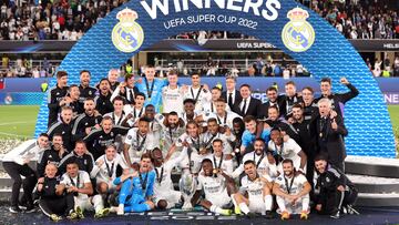 El Real Madrid siguió con su trayectoria triunfal del año al imponerse en la Supercopa de Europa ante el Eintracht de Frankfurt (2-0). Alaba y Benzema confirmaron la superioridad madridista en Helsinki. Un título que se unía a la Liga, la Champions y la Supercopa de España, que ganó en enero en Arabia Saudí. Se impuso en la final al Athletic Club (0-2).