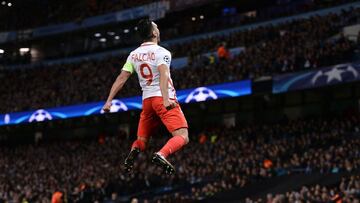 Radamel Falcao celebra su golazo al Manchester City en octavos de final de Champions League