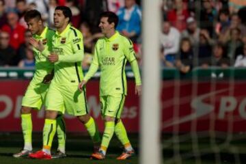 Luis Suarez, Neymar y Messi celebrando el 0-2