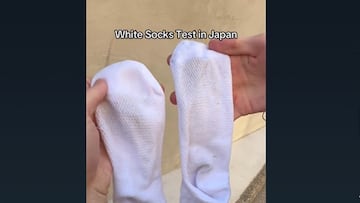 Recorre Tokio con calcetines blancos para comprobar la limpieza de las calles y pocos se creen el resultado al quitárselos