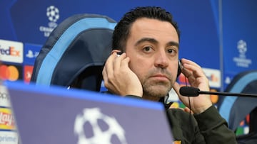 Xavi, en la rueda de prensa antes del partido de ida de octavos de Champions ante el Nápoles.