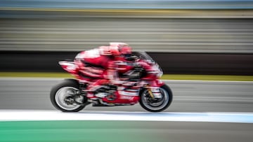 Nicolo Bulega con la Ducati de SBK.