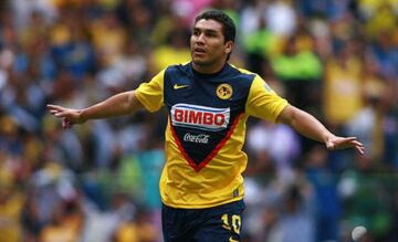 El paraguayo también fue un fichaje 'bomba' en el balompié mexicano con su llegada en el 2006. 'Chava' anotó más de 60 con la camiseta americanista en los cuatro años en los que jugó. 