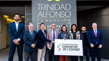 Alejandro Blanco, Maria José Rienda, Vicent Marzà, Elena Tejedor, Francisco Blázquez, Alfonso Feijoo, Jesús Carballo y Jorge Garbajosa posan en la sede de la Fundación Trinidad Alfonso tras la presentación del Programa de Apoyo a Competiciones (PAC_CV).