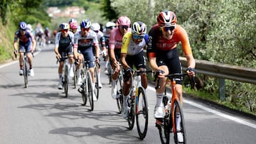 Pink Jersey UAE Team Emirates XRG's Mexican rider Isaac Del Toro rides in the pack with Ineos Grenadiers' Colombian rider Egan Bernal during the 13th stage of the 108th Giro d'Italia cycling race of 180kms from Rovigo to Vicenza on May 23, 2025. (Photo by Luca Bettini / AFP)