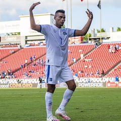 Darwin Cerén podría ser baja de El Salvador por lesión