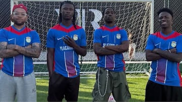 The Brazilian striker shared a photo with his Real Madrid teammate and the two American artists... posing in the new Alverca jersey.