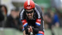 Tom Dumoulin durante la disputa de la crono del Tour de Romand&iacute;a.