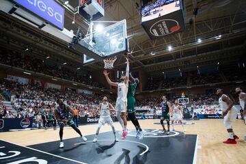 El jugador del Real Madrid, Dzanan Musa, durante el partido. 