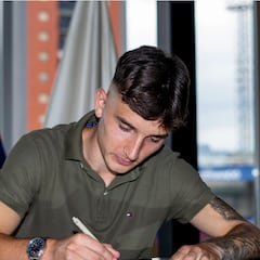 Eric Pérez renueva con el Eibar, pero apunta a salir cedido