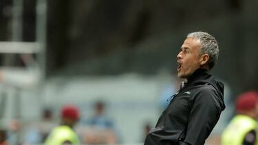 BRAGA, PORTUGAL - SEPTEMBER 27: Coach Luis Enrique of Spain during the UEFA Nations league match between Portugal v Spain at the Estadio Municipal de Braga on September 27, 2022 in Braga Portugal (Photo by David S. Bustamante/Soccrates/Getty Images)