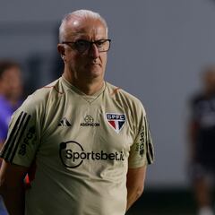 Dorival: “James fue comprensivo, esperó su turno”