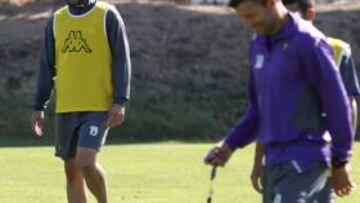 <b>BAJO DE FORMA. </b>Varela y Djukic, ayer en el entrenamiento.
