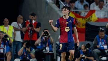 Soccer Football - Copa del Rey - Final - FC Barcelona v Real Madrid - Estadio de La Cartuja, Seville, Spain - April 26, 2025 FC Barcelona's Pedri celebrates scoring their first goal REUTERS/Marcelo Del Pozo