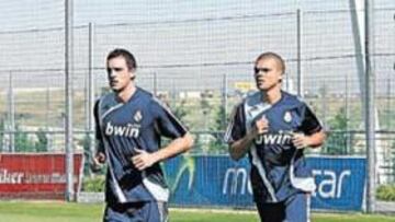 <b>EL SÁBADO YA ESTARÁN TODOS</b>. Schuster ha cambiado de idea a última hora y ha retrasado para el sábado el primer entrenamiento de la plantilla, que en principio estaba previsto para mañana por la tarde.