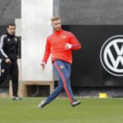 Mustafi vuelve a la lista de convocados del Valencia