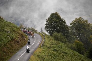 El pelotón durante la novena etapa del Tour. 