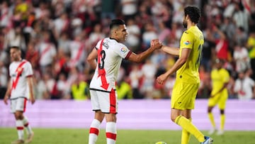 MADRID, SPAIN - MAY 12: Radamel Falcao Garcia of Rayo Vallecano shakes hands with Vicente Iborra of Villarreal CF after the La Liga Santander match between Rayo Vallecano and Villarreal CF at Campo de Futbol de Vallecas on May 12, 2022 in Madrid, Spain. (Photo by Angel Martinez/Getty Images)