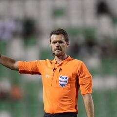 Who is the referee for Mexico vs Poland in the World Cup 2022 group stage first game?