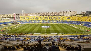 LAS PALMAS, SPAIN - SEPTEMBER 24:  General view inside the stadium prior to the La Liga during the La Liga match between Las Palmas and Leganes at Estadio Gran Canaria on September 24, 2017 in Las Palmas, Spain.  (Photo by fotopress/Getty Images) PANORAMI