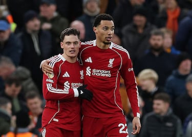 Liverpool mantiene hundidos a Mosquera y Arias con los Wolves