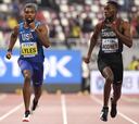Noah Lyles se divierte con el pelo plateado en su estreno