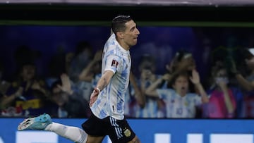 AMDEP8369. BUENOS AIRES (ARGENTINA), 25/03/2022.- Ángel Di María de Argentina celebra un gol hoy, en un partido de las eliminatorias sudamericanas para el Mundial de Catar 2022 entre Argentina y Venezuela en el estadio La Bombonera en Buenos Aires (Argentina). EFE/Juan Ignacio Roncoroni
