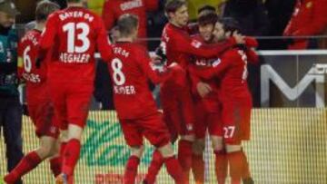 El Leverkusen sigue el ritmo del Bayern al ganar Dortmund