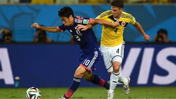 Santiago Arias lucha el bal&oacute;n con Kagawa, el 10 de Jap&oacute;n que estar&aacute; de nuevo enfrentando a Colombia, as&iacute; como hace cuatro a&ntilde;os en Brasil 