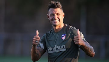 Vitolo, en un entrenamiento del Atlético el verano pasado. Su nombre, uno de los que el club pondrá en el mercado este 2021. Otra vez.