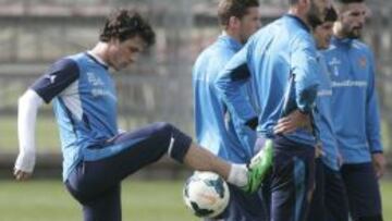 El chileno Angelo Henríquez se lesionó ante el Castilla.