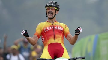 Carlos Coloma celebra su medalla de bronce en los Juegos Ol&iacute;mpicos de R&iacute;o 2016.