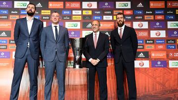 COLOGNE, GERMANY - MAY 27: Nikola Mirotic, #33 of FC Barcelona, Sarunas Jasikevicius, Head Coach of FC Barcelona, Sergio Rodriguez, #13 and Ettore Messina, Head Coach of AX Armani Exchange Milan during the FC Barcelona v AX Armani Exchange Milan Opening Press Conference as part of Turkish Airlines EuroLeague Final Four Cologne 2021 at Lanxess Arena on May 27, 2021 in Cologne, Germany. (Photo by Luca Sgamellotti/Euroleague Basketball via Getty Images)