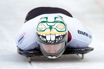 El canadiense Kevin Boyer compitiendo en la carrera de skeleton masculino durante la Copa del Mundo de Bobsled y Skeleton que se disputa en el Olympic Bobsleigh Run en Innsbruck, Austria previo a los Juegos Olímpicos de Invierno, que se celebrarán en febrero en Pyeongchang Corea del Sur.