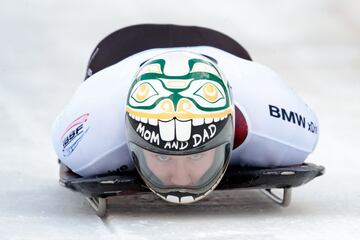 El canadiense Kevin Boyer compitiendo en la carrera de skeleton masculino durante la Copa del Mundo de Bobsled y Skeleton que se disputa en el Olympic Bobsleigh Run en Innsbruck, Austria previo a los Juegos Ol¨ªmpicos de Invierno, que se celebrar¨¢n en febrero en Pyeongchang Corea del Sur.