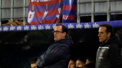 EIBAR (Guipúzcoa), 07/01/2024.- El técnico del Eibar Joseba Etxeberria durante el partido de dieciseisavos de final de la Copa del Rey que el Eibar disputa ante el Athletic Club este domingo en el Estadio Municipal de Ipurua. EFE/ Javier Etxezarreta
